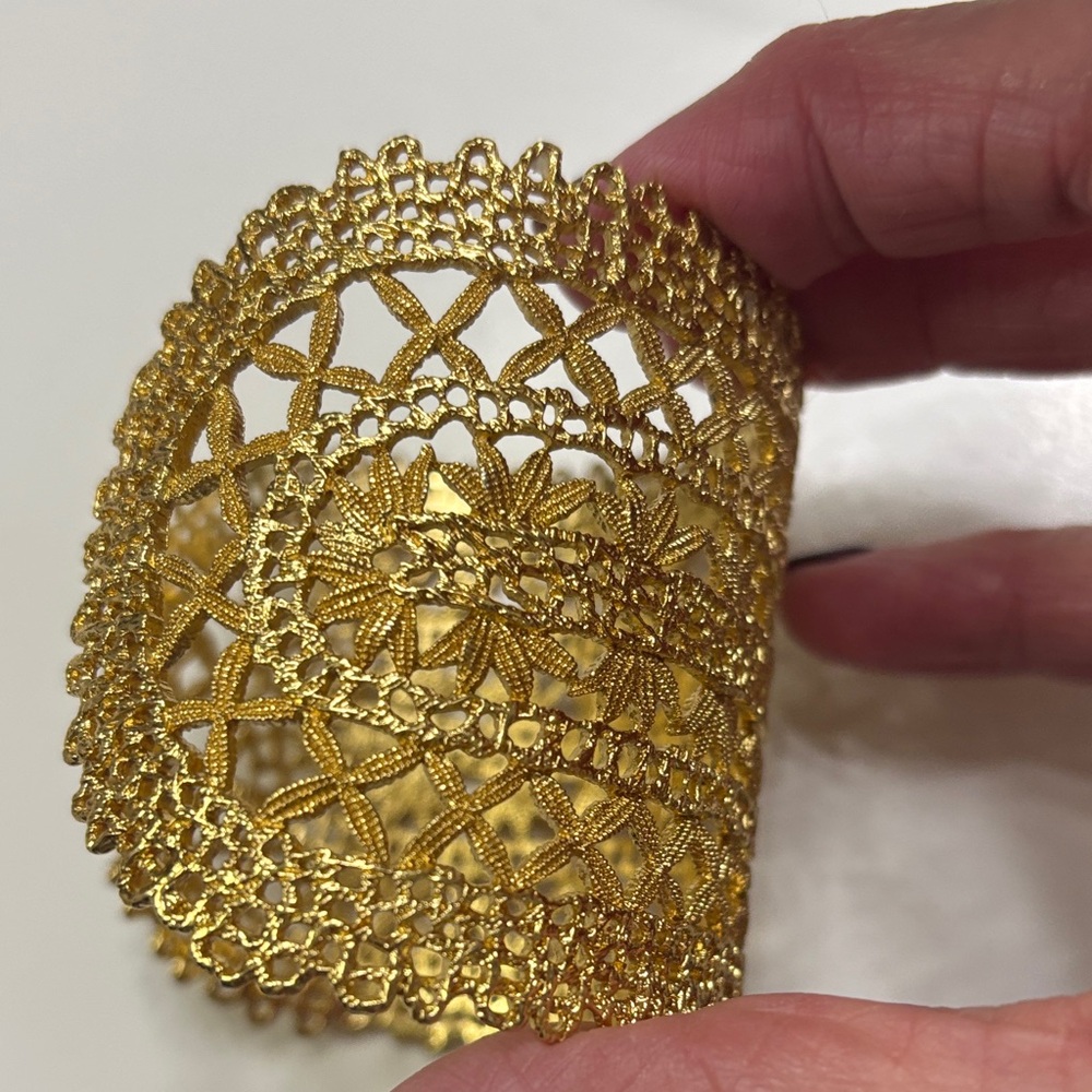 Stella & Dot Gold Filigree Bracelet - Picture 3 of 5
